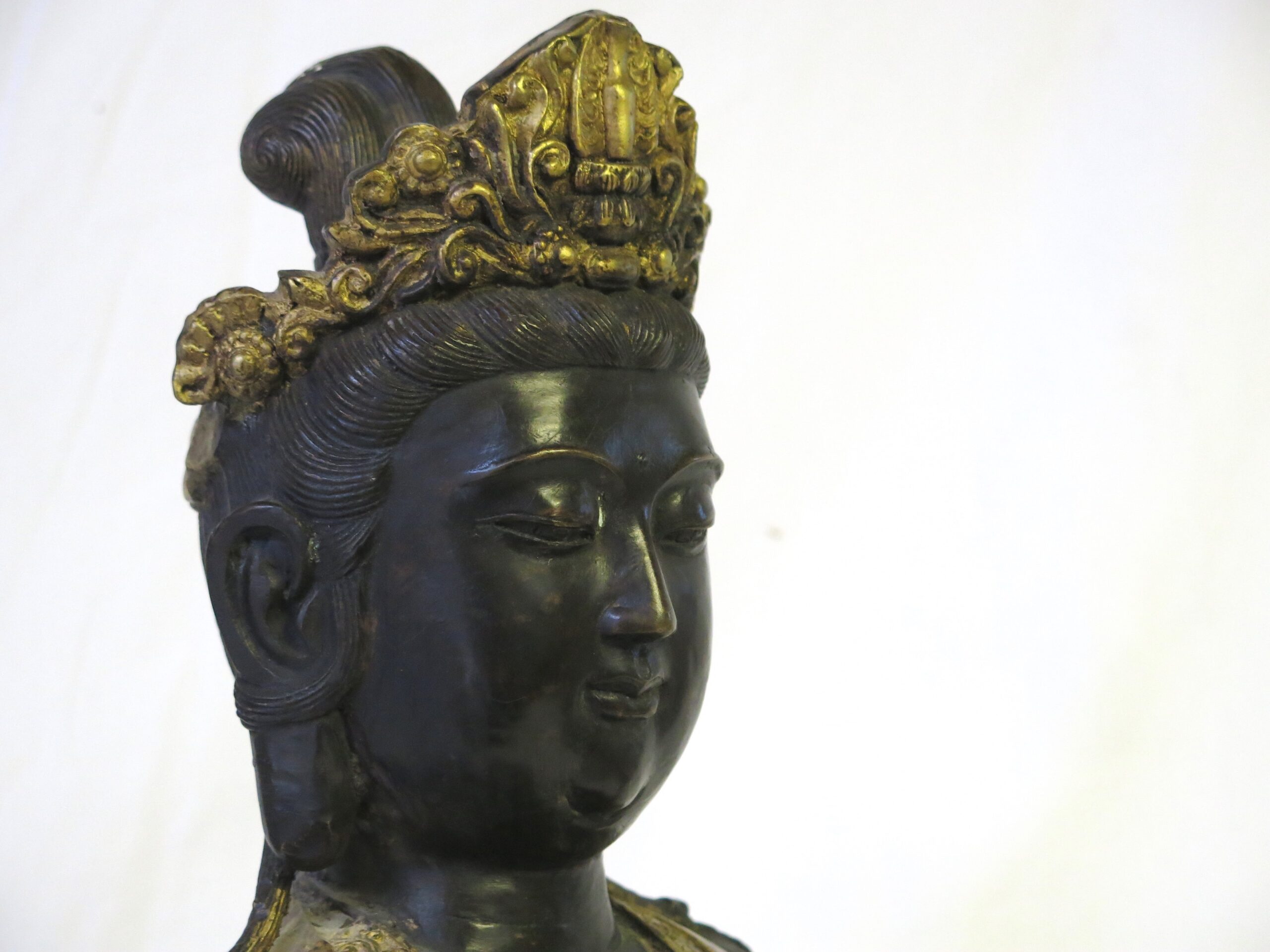 19th C. Chinese Gilt Bronze Seated Guanyin Bodhisattva - Image 10