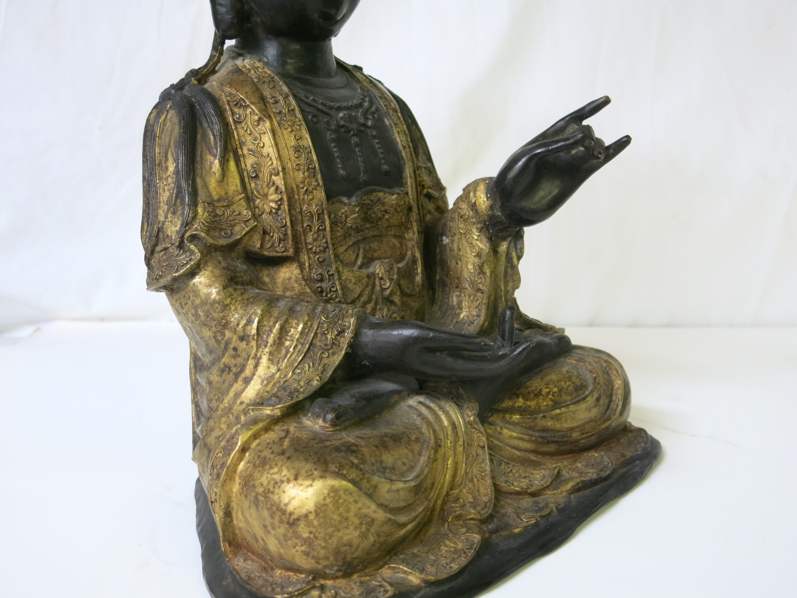 19th C. Chinese Gilt Bronze Seated Guanyin Bodhisattva - Image 11