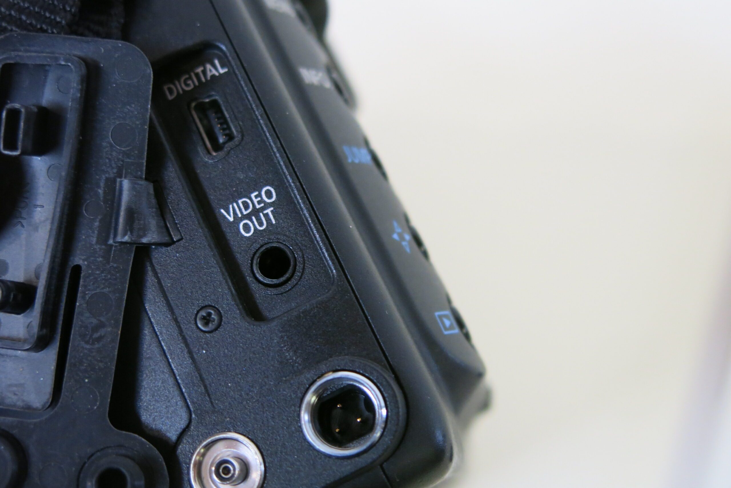 Canon EOS 10D Digital Camera with 28mm Ultrasonic Lens EF - Image 9