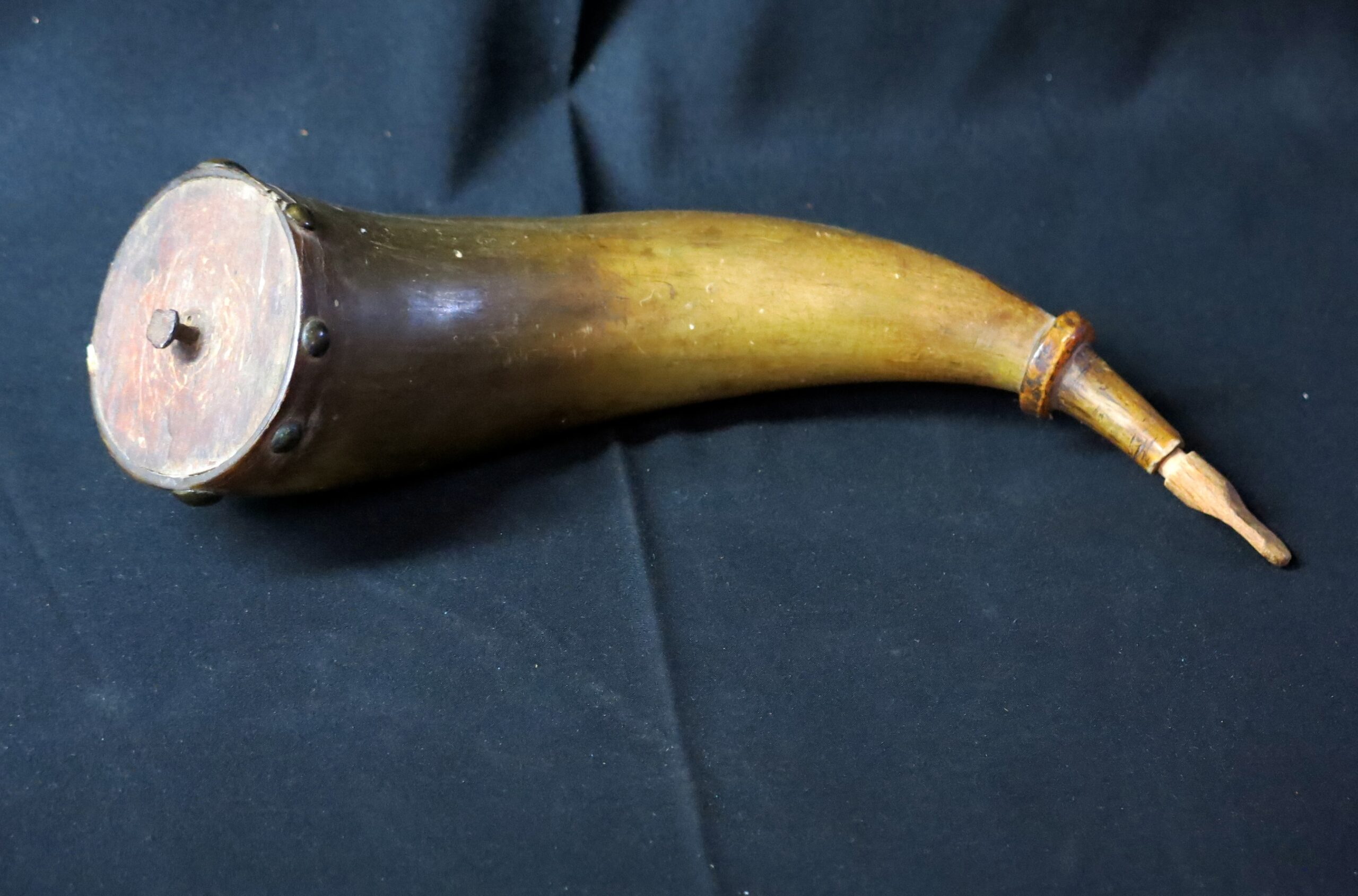 Antique Eastern Woodlands Buffalo Hunting Powder Horn