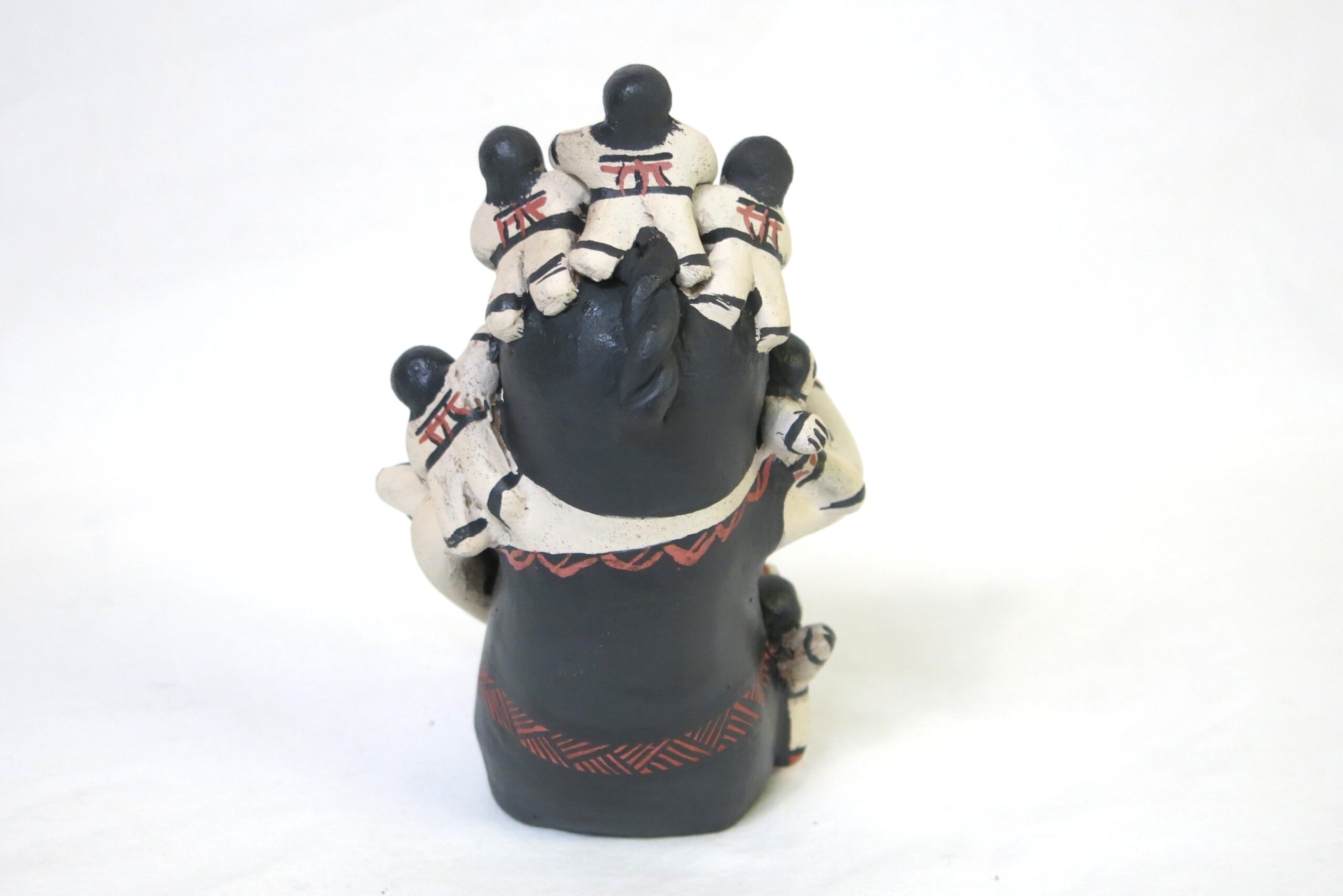 Denise Eustace Zuni Cochiti 10 Children Sitting Grandmother Storyteller Figurine - Image 4