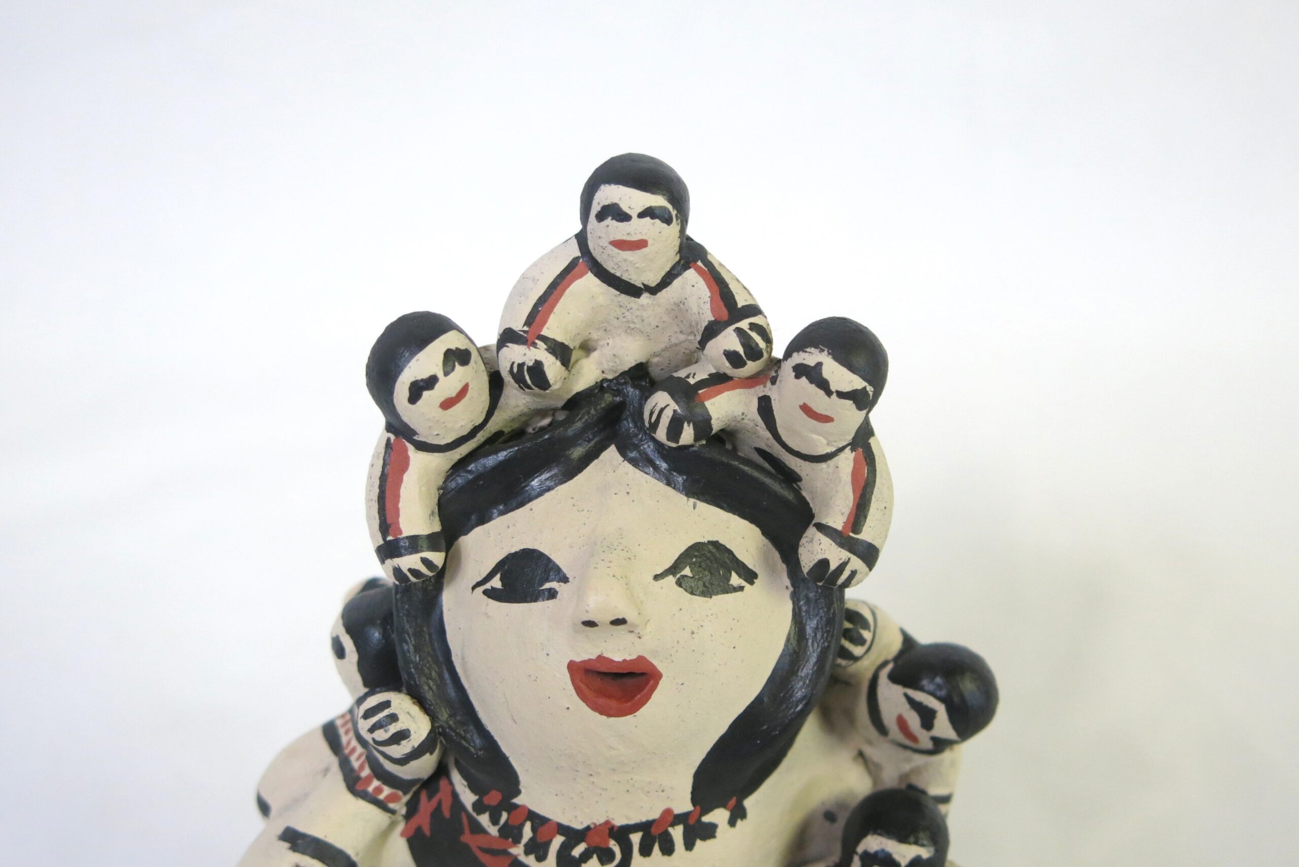 Denise Eustace Zuni Cochiti 10 Children Sitting Grandmother Storyteller Figurine - Image 6