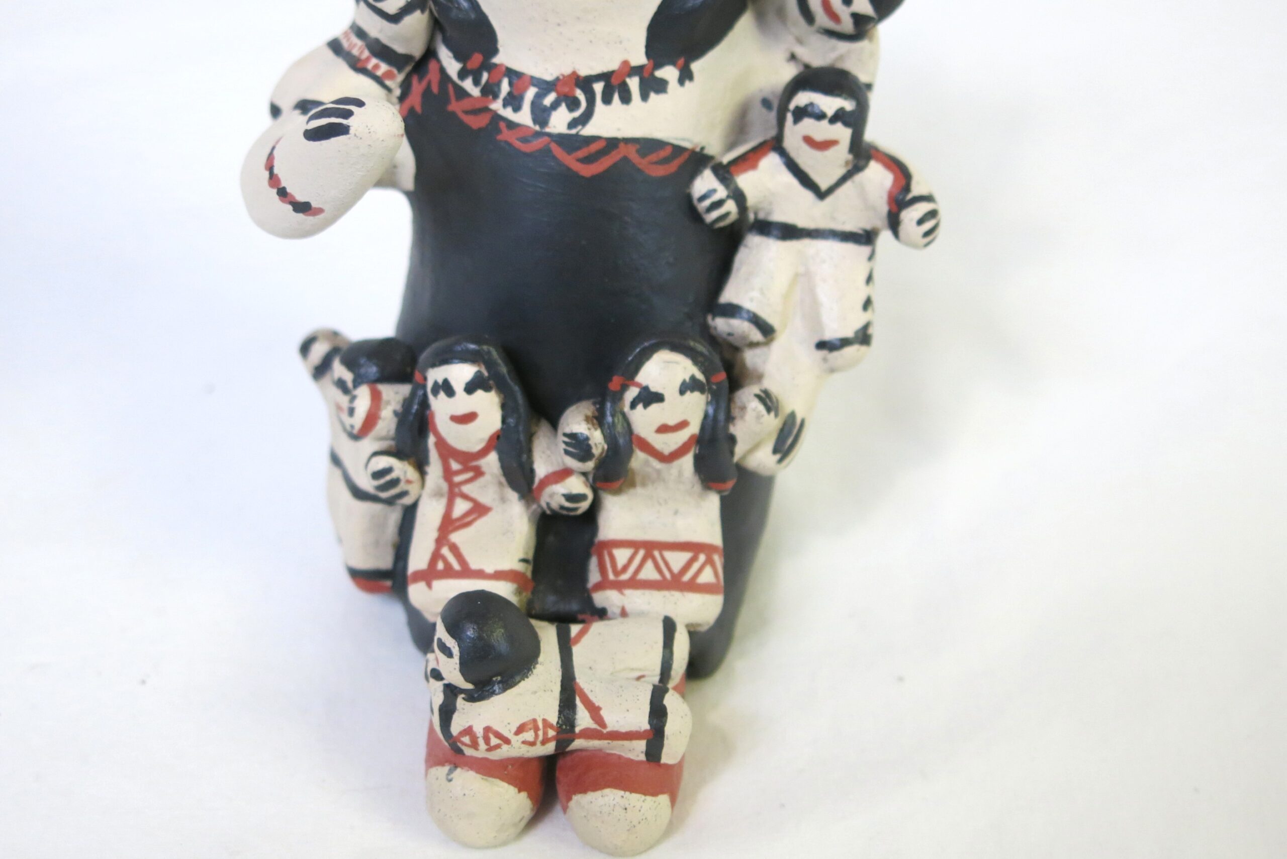 Denise Eustace Zuni Cochiti 10 Children Sitting Grandmother Storyteller Figurine - Image 7