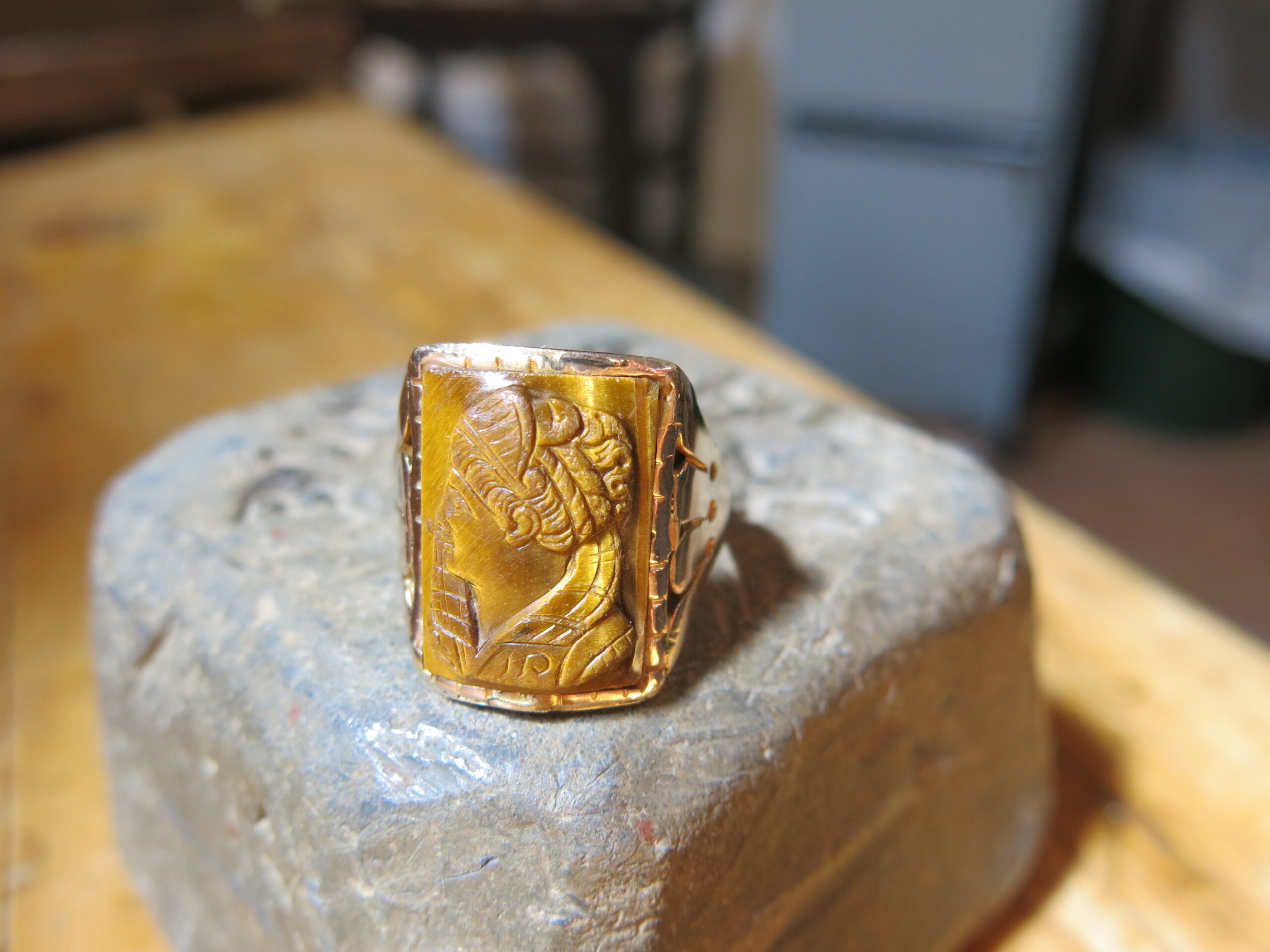 Ca. 1900 10k Gold Carved Tiger's Eye Cameo Signet 10g Ring - Image 13