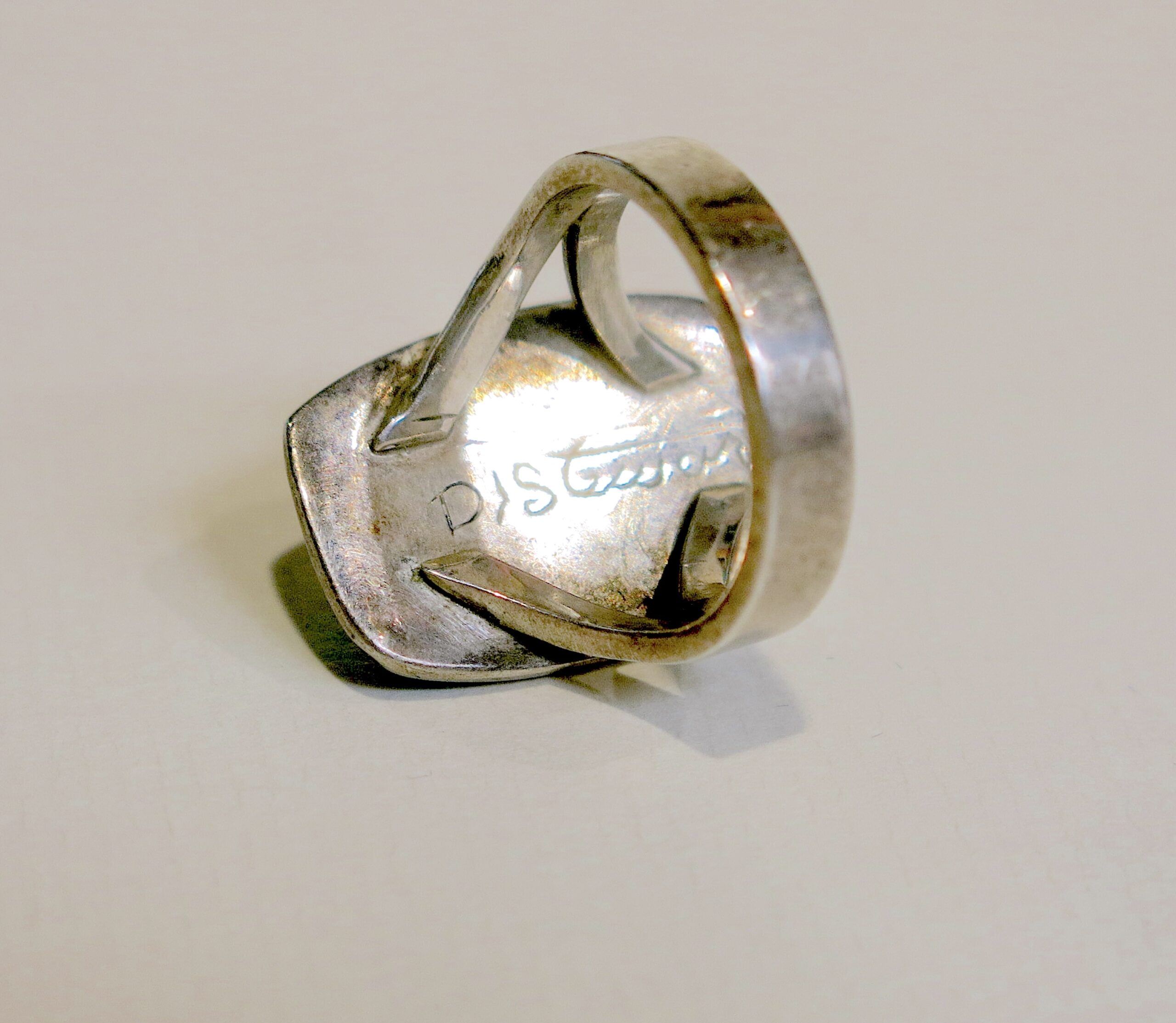 Signed D Stewart Zuni Sterling Silver Sleeping Beauty Turquoise Channel Inlay Ring - Image 6