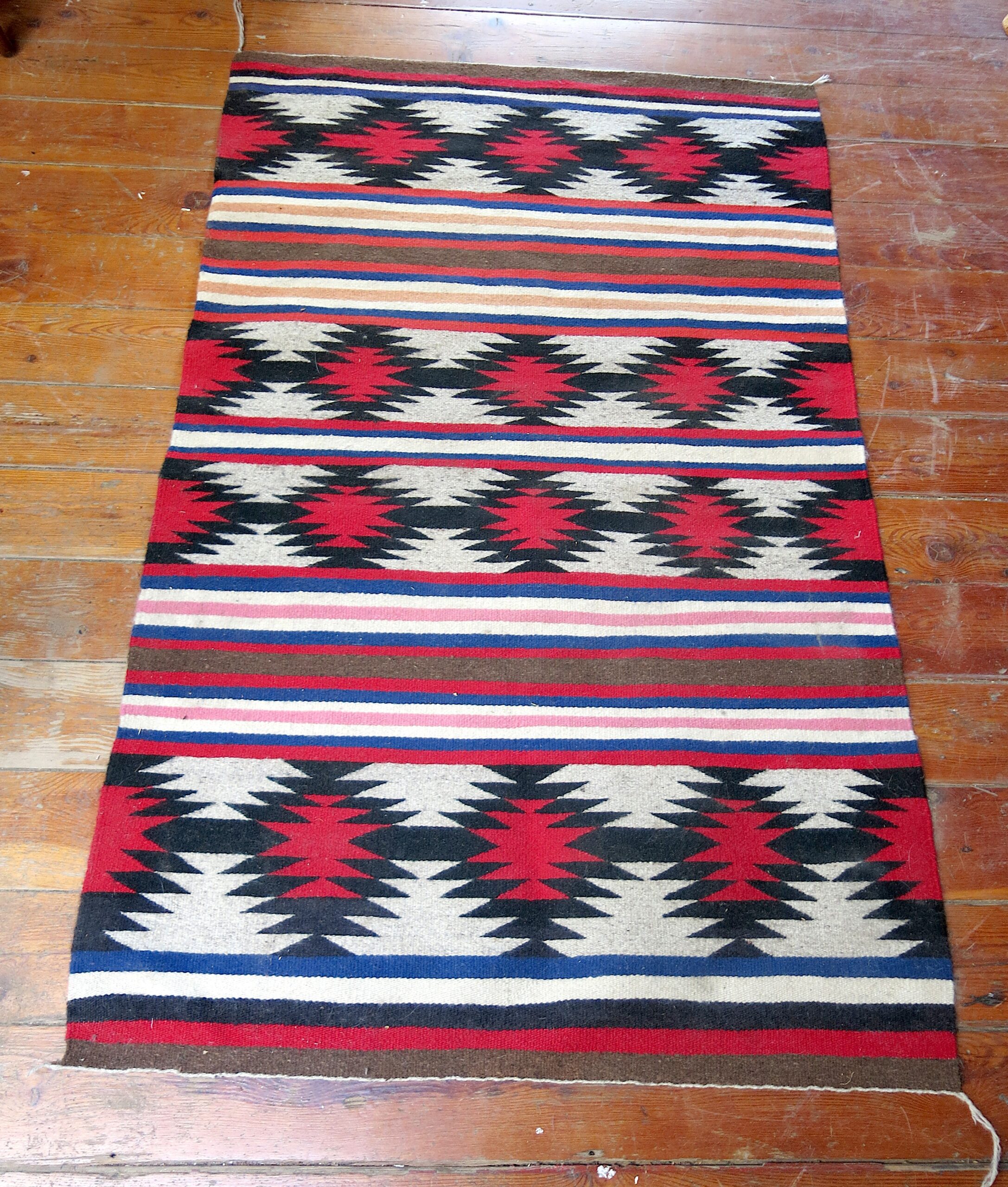 Rio Grande/Chimayo Banded Weaving, Serrated Diamond Design Wool Rug, ca. mid-20th c., 59″ x 36″