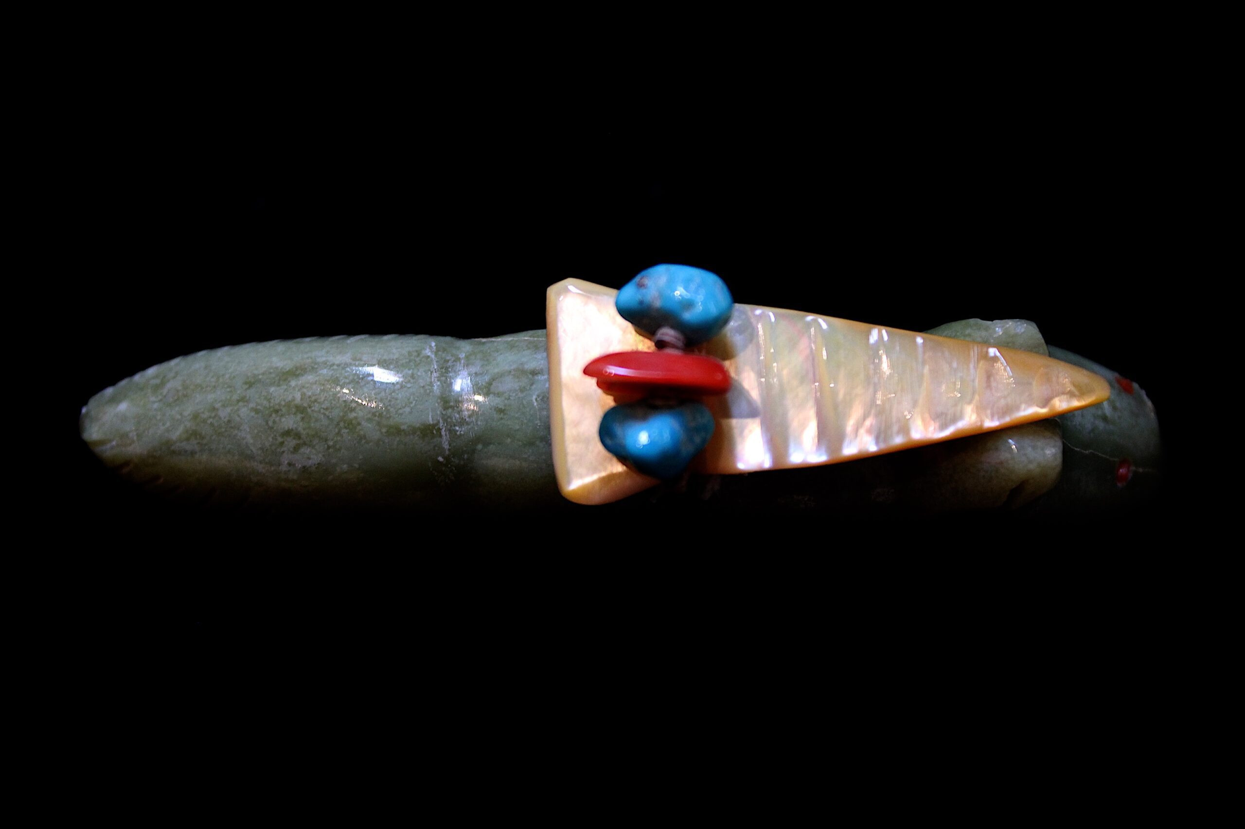 Edna Leki Serpentine Zuni Wolf Fetish with Spirit Bundle - Image 4