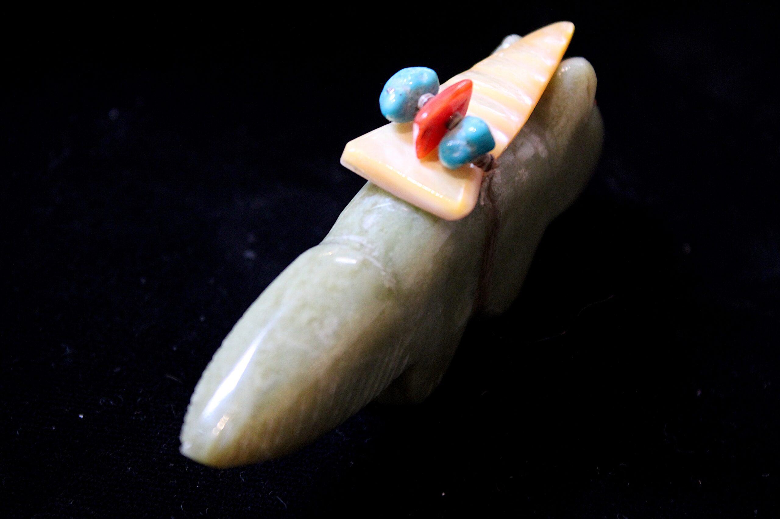 Edna Leki Serpentine Zuni Wolf Fetish with Spirit Bundle - Image 6