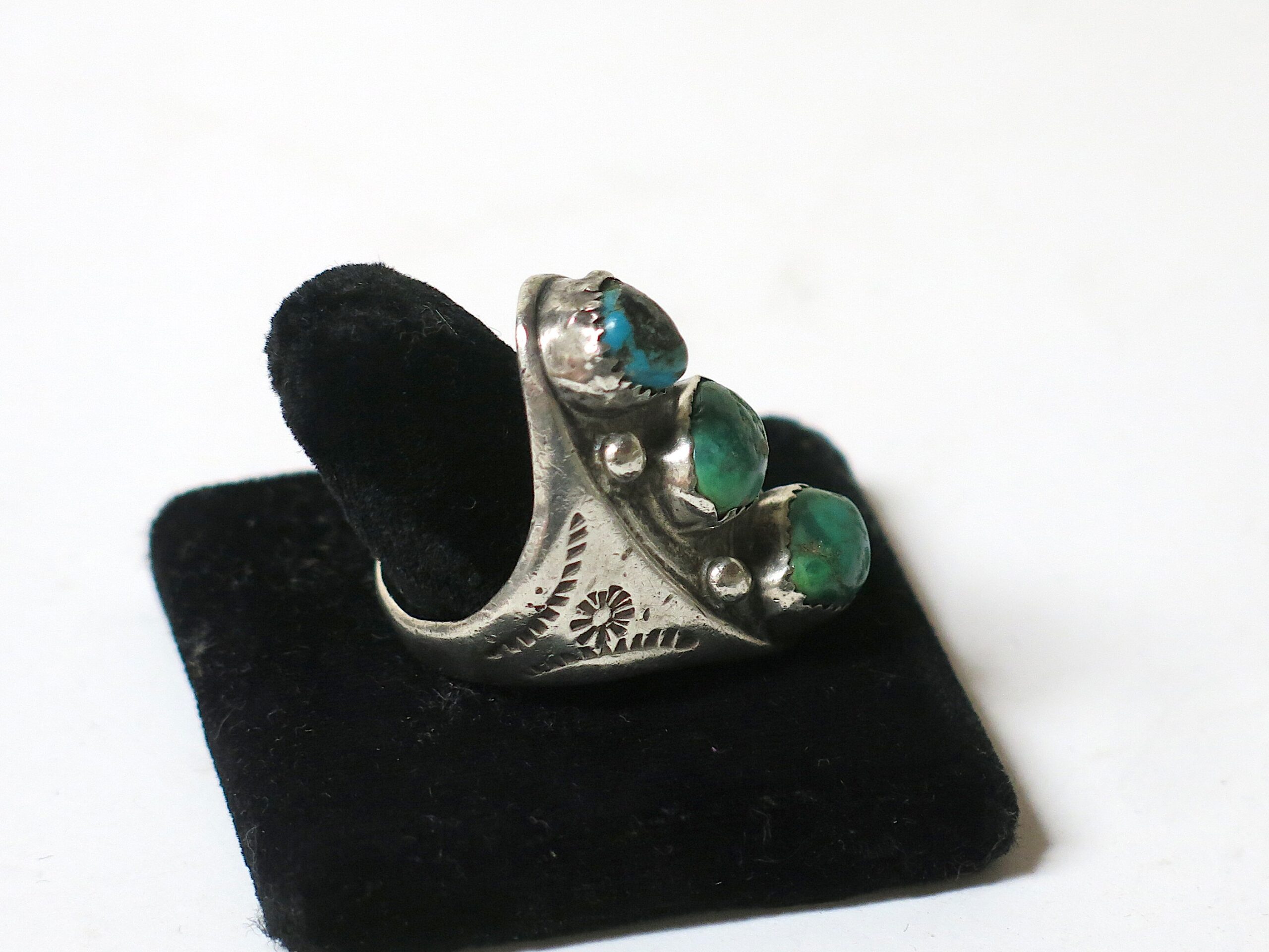 Old Pawn Navajo Three Stone Large Turquoise Ring - Image 4