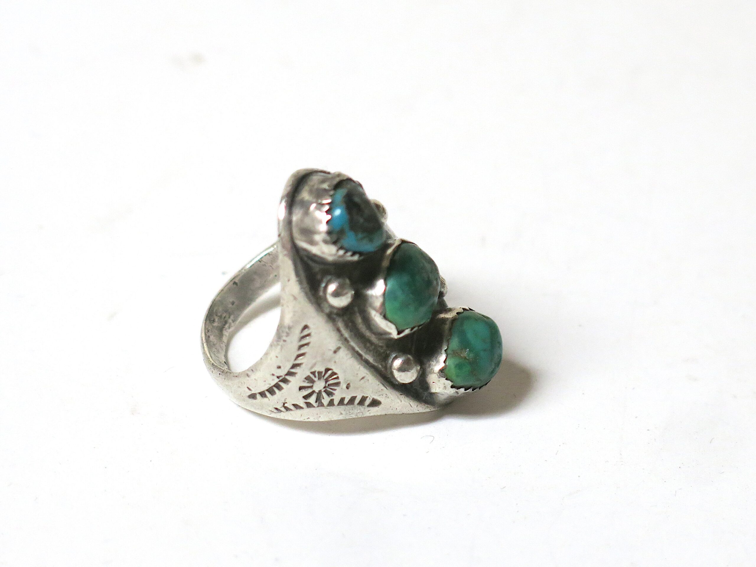 Old Pawn Navajo Three Stone Large Turquoise Ring - Image 7