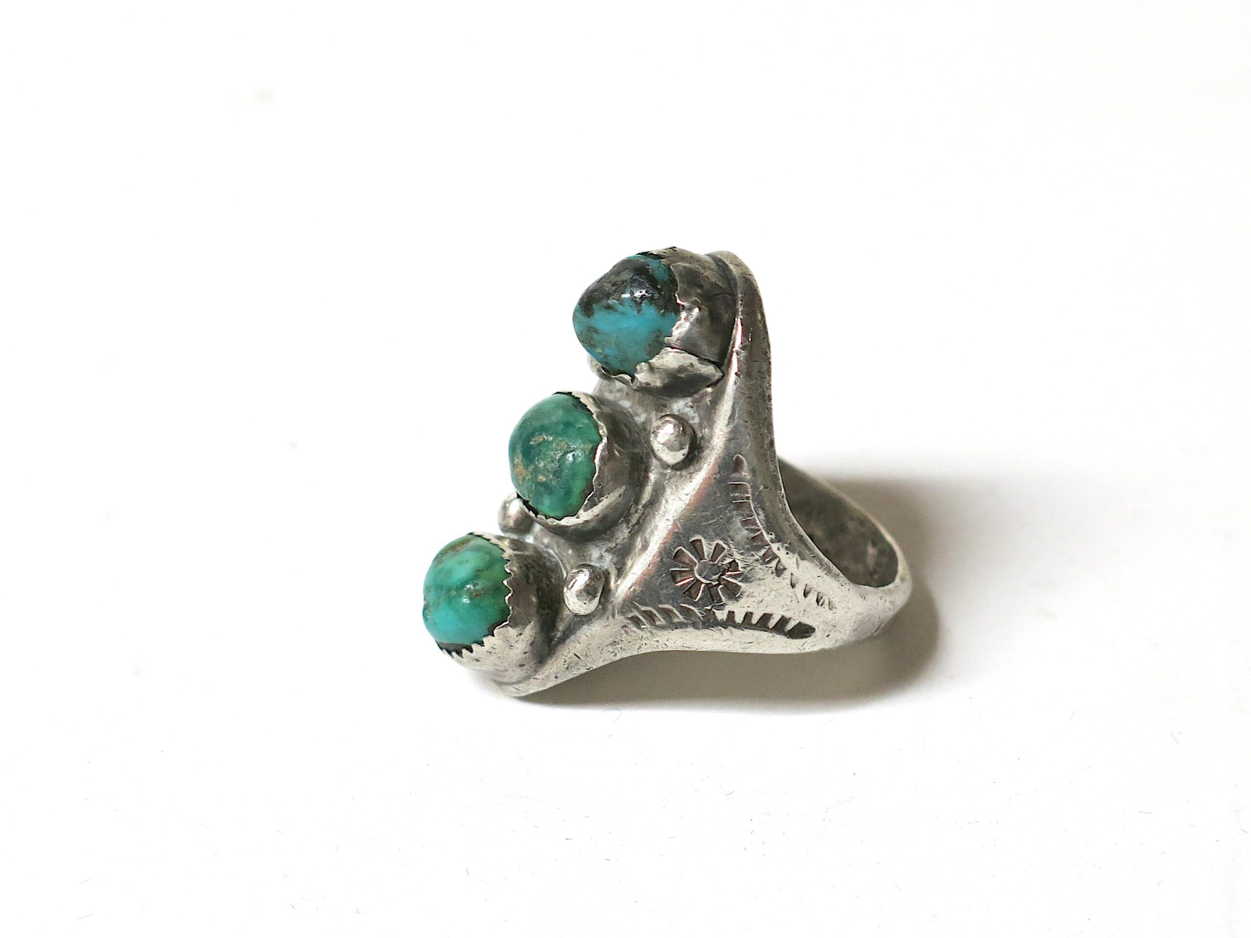 Old Pawn Navajo Three Stone Large Turquoise Ring - Image 8